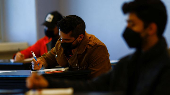 Are private student loans on hold? Can private student loans be put on hold?